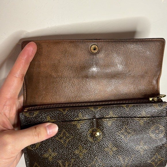 1994 Louis Vuitton Sarah Monogram Wallet - Vintage - Picture 6 of 10